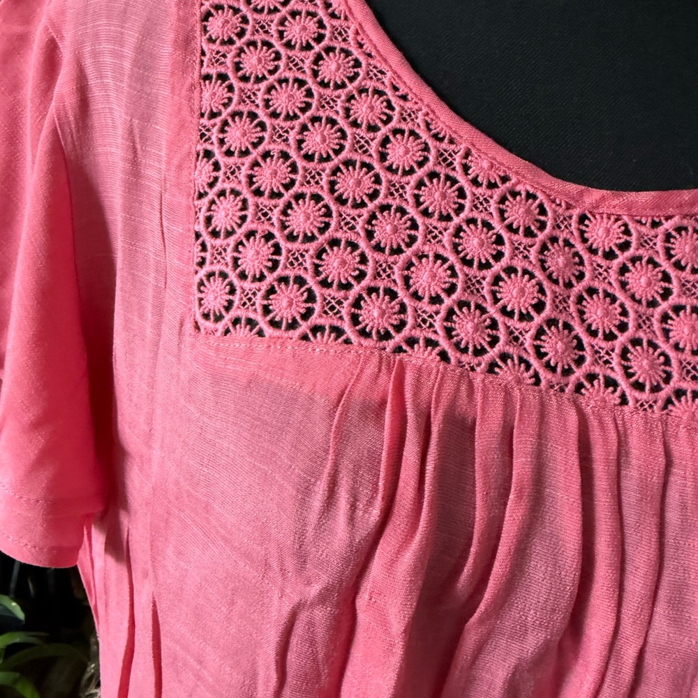 Liz Claiborne Coral Crochet Accent Blouse # A